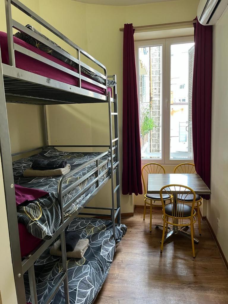 Hotel Lyonnais นีซ ภายนอก รูปภาพ